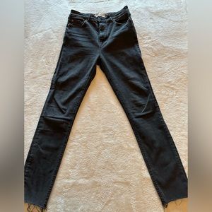 Black denim jean. Zara. Size 6 (US). Stretch denim. Ankle. Skinny. High waisted.